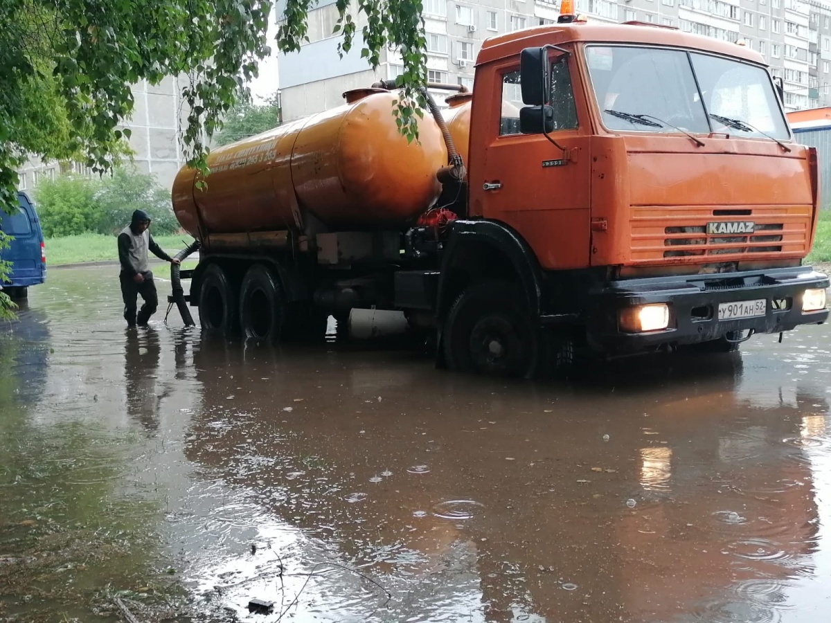 Откачивающая техника работает во всех районах Нижнего Новгорода после ливня