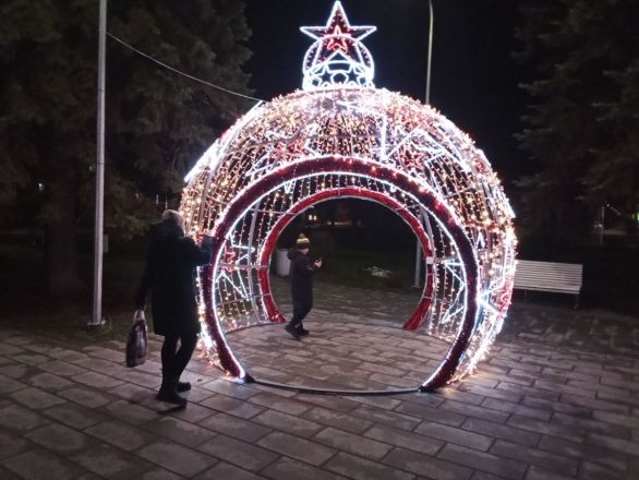 Уличные новогодние украшения подарила Нижегородская область Харцызску - фото 2