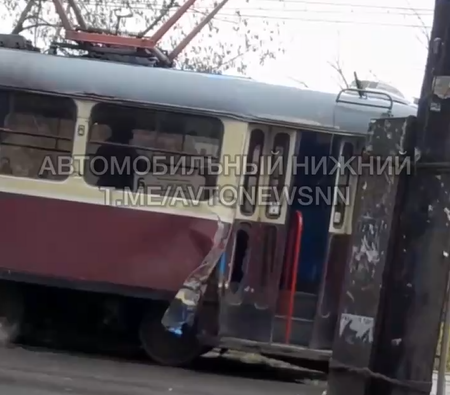 ГАЗель и трамвай столкнулись в Московском районе - фото 1