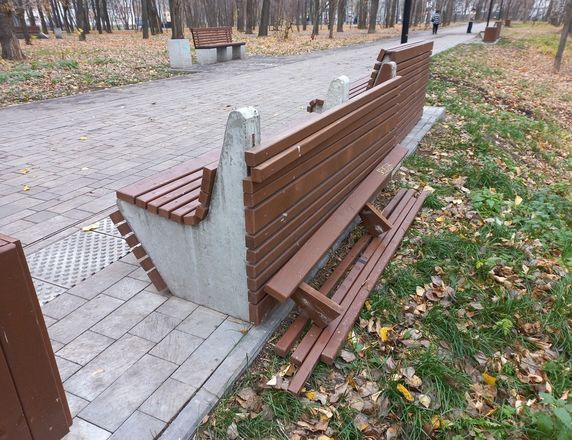 Парк Станкозавода в Ленинском районе страдает от действий вандалов - фото 2