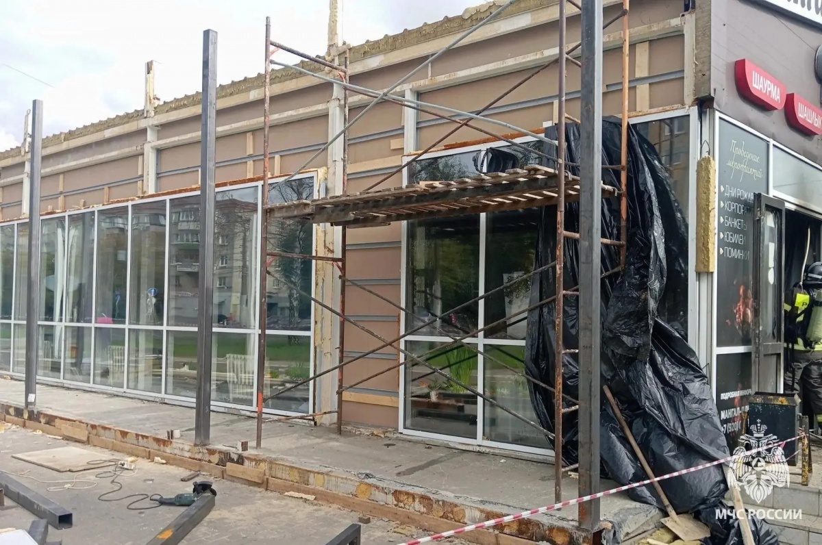 Кафе с шаурмой сгорело в Нижнем Новгороде - фото 1