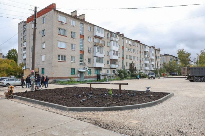 Дворы на двух улицах и бульваре продолжают благоустраивать в Дзержинске - фото 3