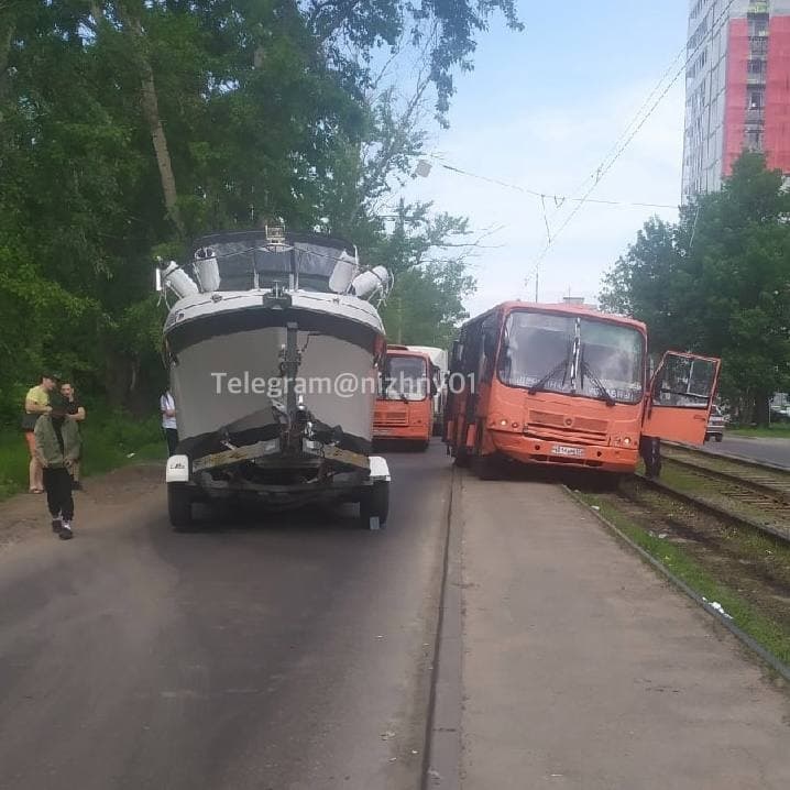 Яхта и маршрутка столкнулись в Сормовском районе Нижнего Ноговрода - фото 1