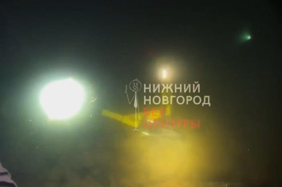 Неизвестный утопил самокат в озере в Нижнем Новгороде - фото 1