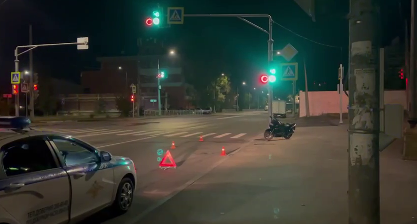 Мотоциклист скрылся после ДТП с опрокидыванием в Нижнем Новгороде - фото 1