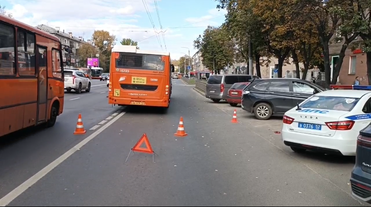 Пожилая пассажирка автобуса попала в больницу из-за ДТП в Нижнем Новгороде - фото 1
