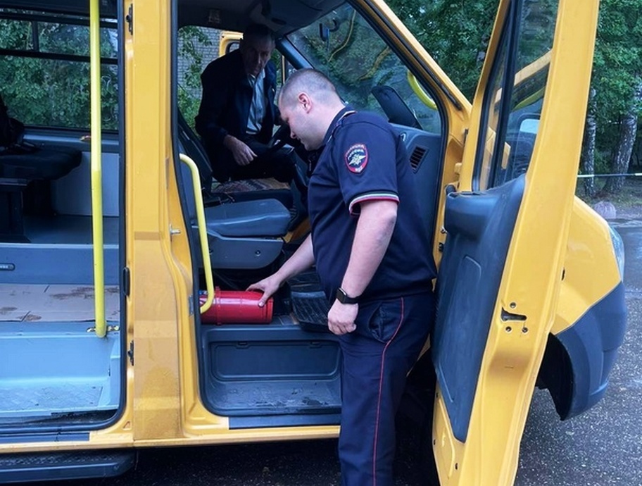 Госавтоинспекторы Арзамаса проверили безопасность школьных автобусов