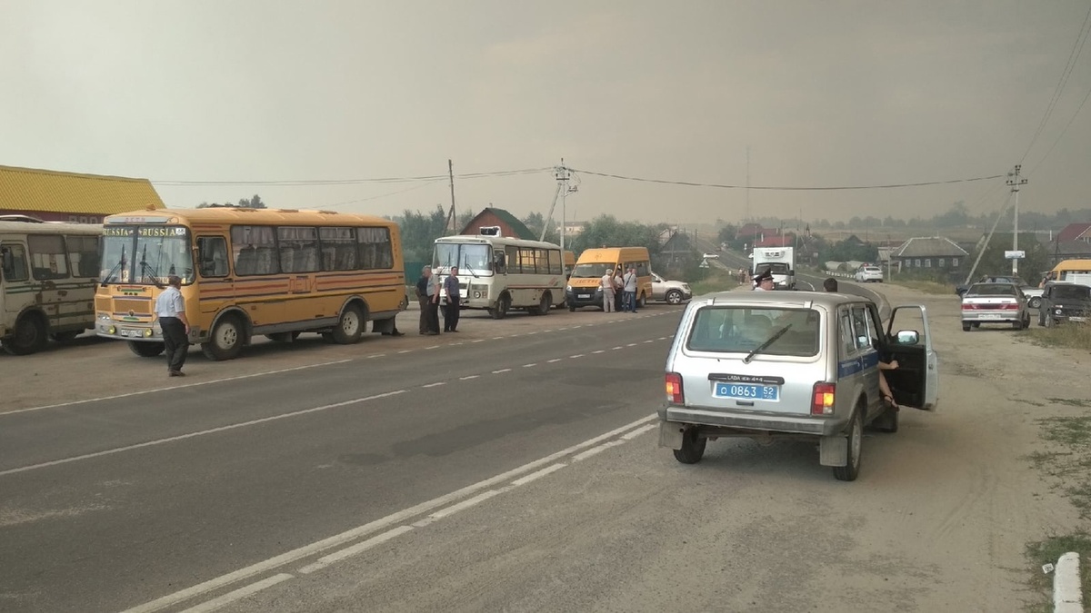 Автобусы подогнали в Аламасово на случай эвакуации жителей из-за угрозы природного пожара - фото 1