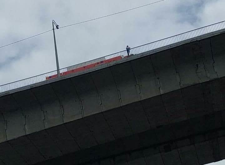 Нижегородец пытался спрыгнуть с Мызинского моста - фото 1