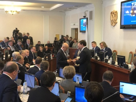 Почетные граждане Нижегородской области получили медали и удостоверения