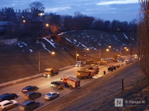 Пешеходная лестница и часть склона съехали с откоса на Похвалинский съезд