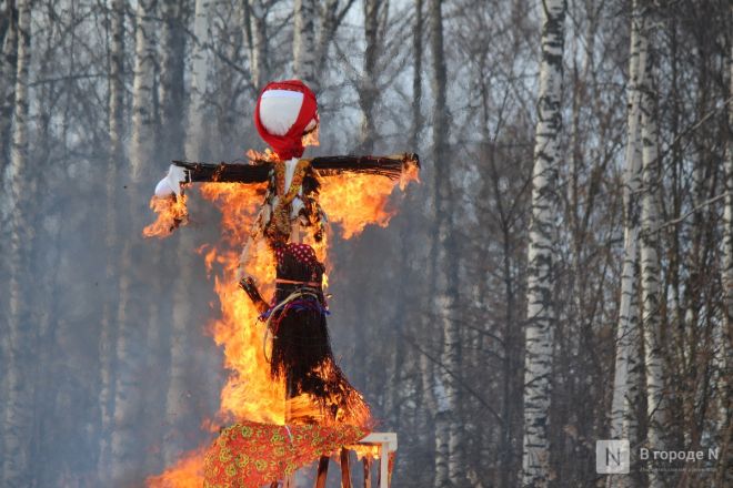 С блинами и в сугробах: как прошла Масленица в Нижнем Новгороде — фоторепортаж - фото 61